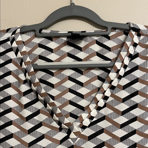 Geometric Patterned Blouse - Picture 3 of 7